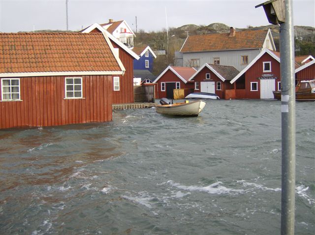 Hgt vattenstrnd i Kyrkesund